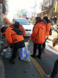 2017.12.27 성남시자율방재단 상대원3동 환경정화활동을 실시하였습니다.